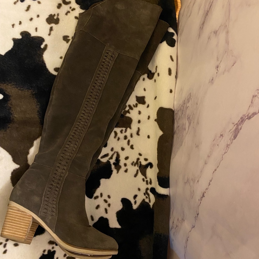 Coconuts by Matisse Suede Taupe Brown Knee High Heeled Boots Size 7